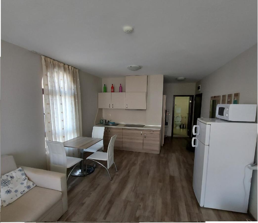 Charming Studio In Sorrento Sole Mare Sveti Vlas Esterno foto